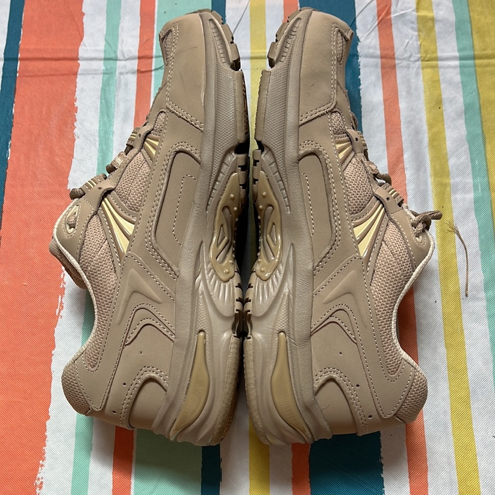 Last chance sale!
Vionic Cream Athletic Shoes with Supportive Sole - Picture 6 of 8